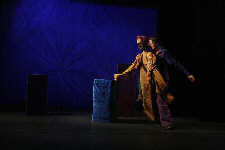 Der Faun verstellt den Kindern den Weg - (C) Cassiopeia TheaterVerlag Mierke