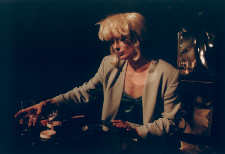 Nach der Show. Barbara kommt nach Hause