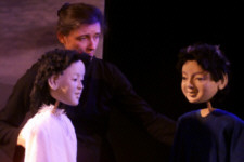 Jutaro gibt Tsuru frei. (C) by Cassiopeia Theater