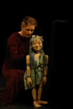 Mimi  ruft die Elfenk�nigin herbei  (C) Cassiopeia TheaterVerlag Mierke